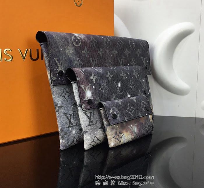 路易威登LV 頂級原單 M44177 Pochette Alpha Triple手袋 三只相互嵌套口袋 Monogram Galaxy帆布 三款口袋均可單獨手持  YDH2588